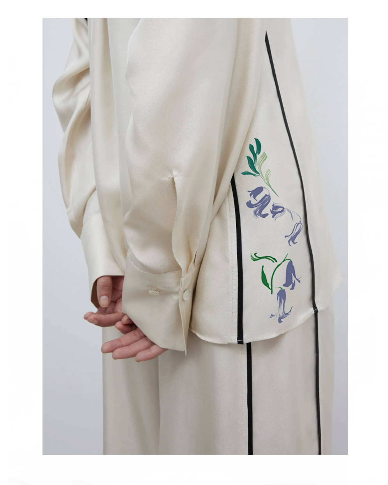 British wild flower illustrations. Wild poppy. Gestural ink brushstrokes for textile prints and ceramics designs.